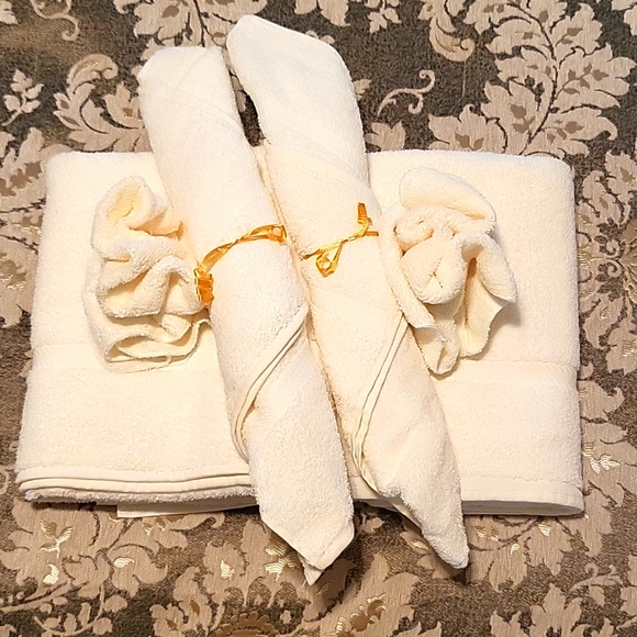 SALE! NEW Off-White Bath Towels, Bath, Hand & Face, Set for 2! - Picture 11 of 12